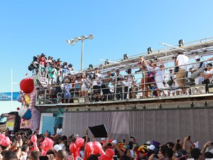 Ivete anima foliões de bloco no bairro da Barra (Foto: Mauro Zaniboni/Ag Haack)