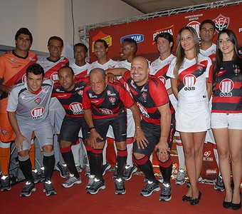 vitória; uniforme novo (Foto: Roque Mendes/Divulgação / Esporte Clube Vitória)