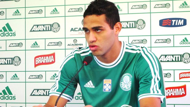 Kardec é destaque em treino de finalizações; Valdivia é poupado
