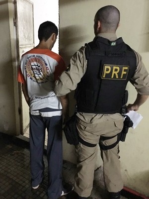 suspeito recebeu voz de prisão e foi levado para a Delegacia de Plantão da Zona Sul de Natal (Foto: PRF/Divulgação)