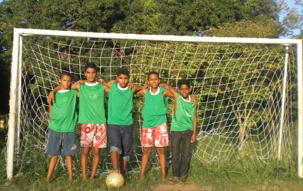 Meninos da ONG &#39;O Pequeno Nazareno&#39; treinam para Copa do Mundo de Crianças de Rua (Foto: Thaís Jorge)