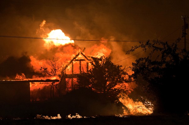 Incêncio florestal no Arizona, nos Estados Unidos, mata 19 bombeiros. Segundo autoridades, é a pior tragédia desse tipo ocorrida no país nos últimos 30 anos (Foto: AP Photo/The Arizona Republic, Tom Story)