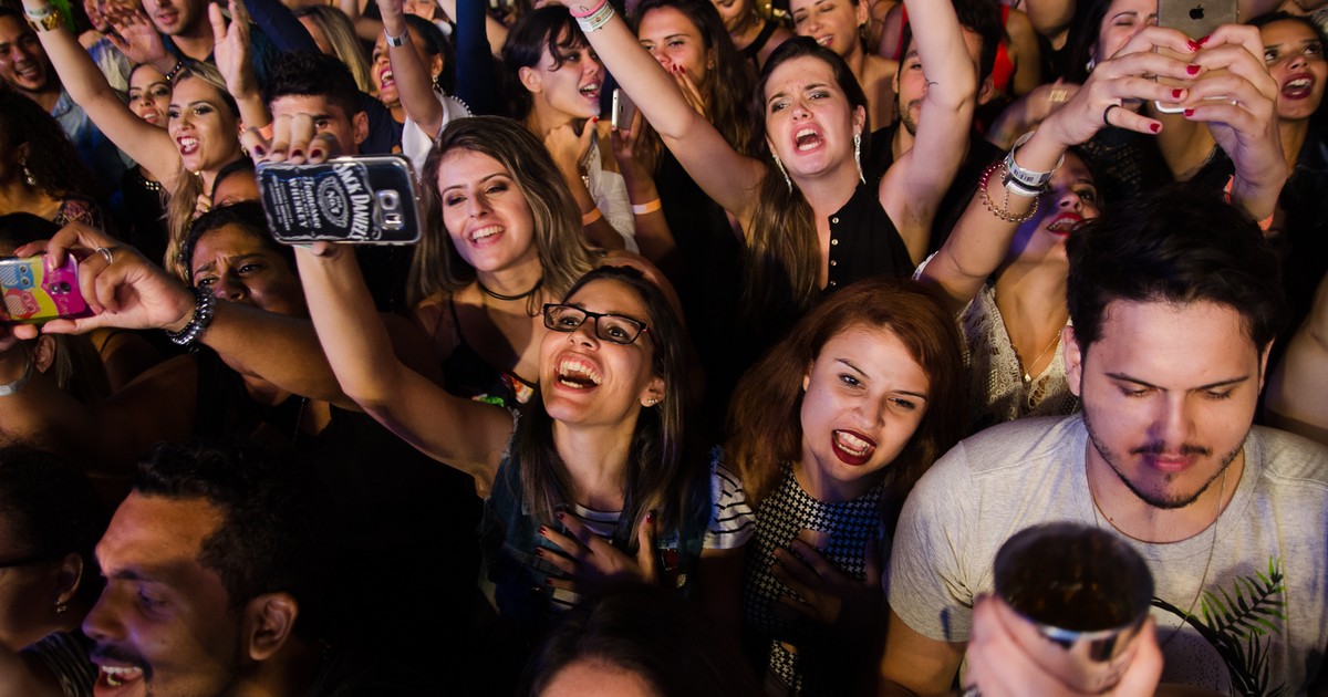 G1 Fãs vibram ídolos sertanejos até o dia clarear no Ribeirão