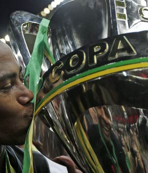 Flamengo é tricampeão da Copa do Brasil e vai à Libertadores em 2014 (Ricardo Moraes / Reuters)