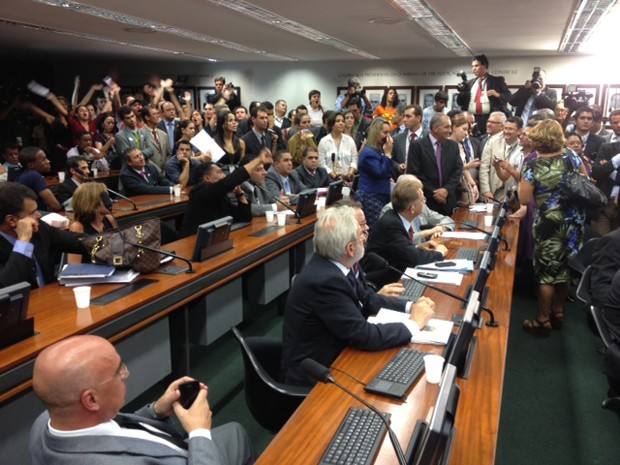 Plenário da Comissão de Direitos Humanos da Câmara, que ficou lotada na primeira sessão sob a presidência de Marco Feliciano (PSC-SP) (Foto: Fabiano Costa/G1) Plenário da Comissão de Direitos Humanos da Câmara, que ficou lotada na primeira sessão sob a presidência de Marco Feliciano (PSC-SP) (Foto: Fabiano Costa/G1)