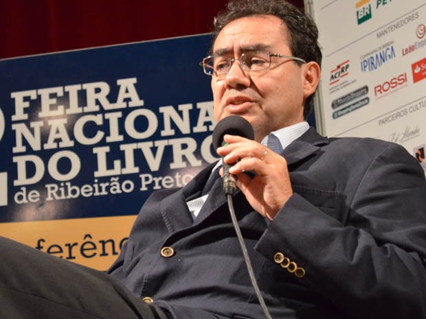 Augusto Cury falou sobre como começou a estudar comportamento da mente humana em Ribeirão. (Foto: Rodolfo Tiengo/ G1)
