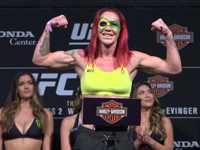 Cris Cyborg, pesagem, UFC 214 (Foto: Evelyn Rodrigues)