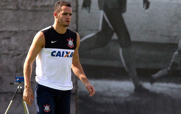 Com Renato Augusto vetado, Timão levará 20 atletas para Uberlândia