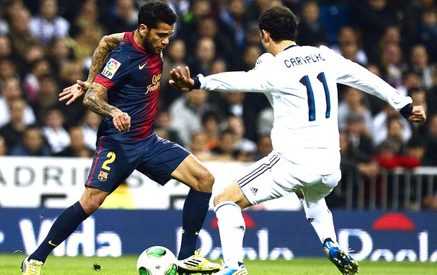 Insultado, Daniel Alves afirma que 'guerra' contra racismo está perdida