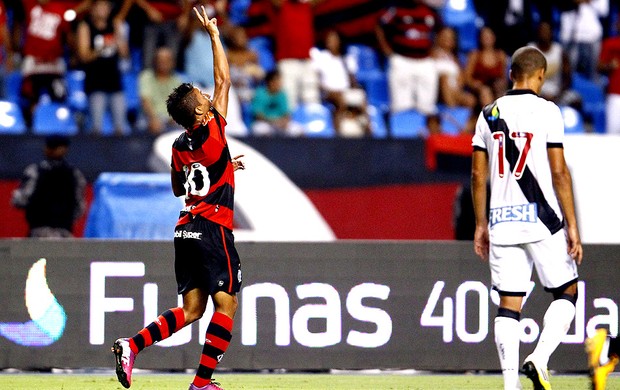 EM NOITE DE GOLAÇOS, FLA BATE
O VASCO NO ENGENHÃO: 4 A 2 (Guilherme Pinto / Ag. O Globo)