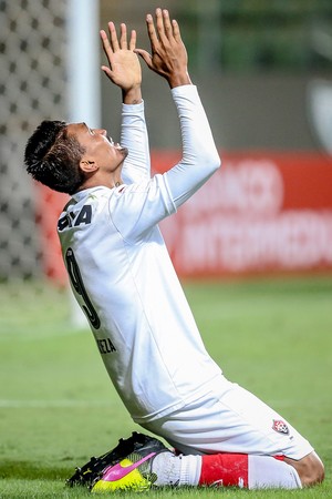 Kieza gol América-MG x Vitória (Foto: Cristiane Mattos/Futura Press) Kieza gol América-MG x Vitória (Foto: Cristiane Mattos/Futura Press)