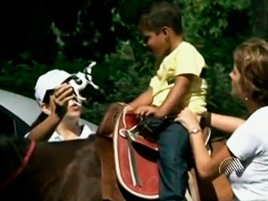 Tratamento com cavalos ajuda na recuperação de pacientes na Bahia (Foto: Reprodução/ TV Santa Cruz)