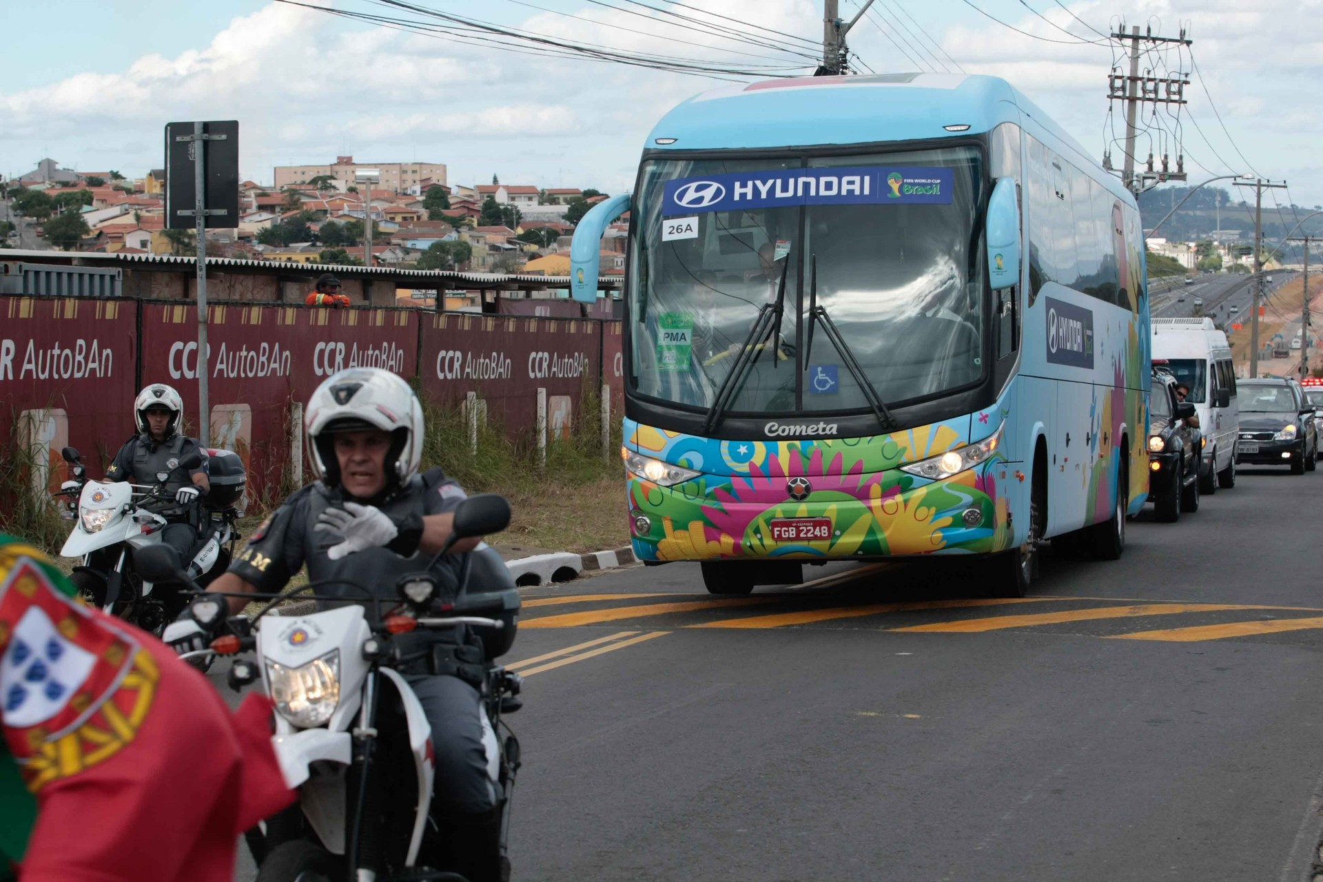 Ônibus da Seleção portuguesa (Foto:  Leo Franco / AgNews)