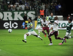 Zé Roberto brinca com câimbras de jovens: 