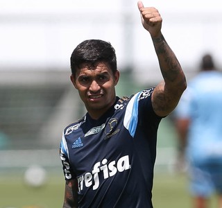 Dudu volta a treinar no campo, mas ainda é dúvida contra Corinthians