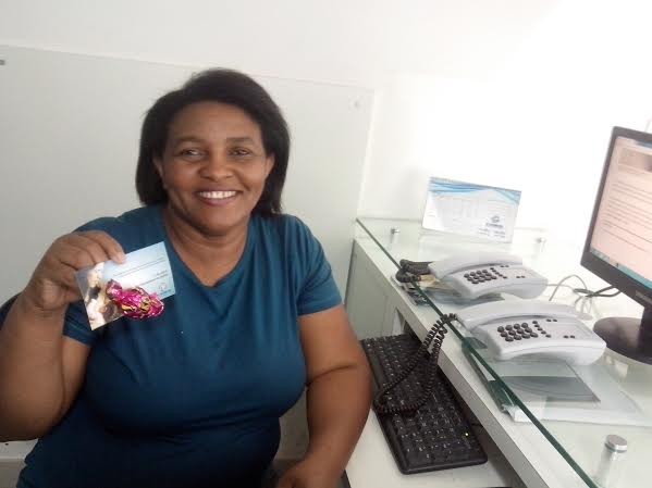 Ivoneide recebeu mimos da empresa no dia das mulheres (Foto: Gabriela Canário)