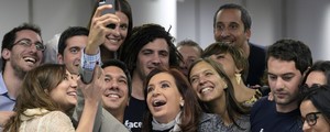 'Selfie' de Kirchner inaugura sede do Facebook (Juan Mabromata/AFP)