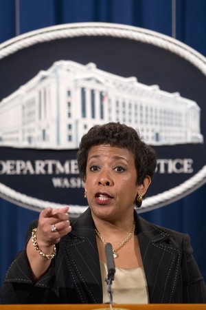 Loretta Lynch em pronunciamento da justiça americana (Foto: AP Photo / Jose Luis Magana)