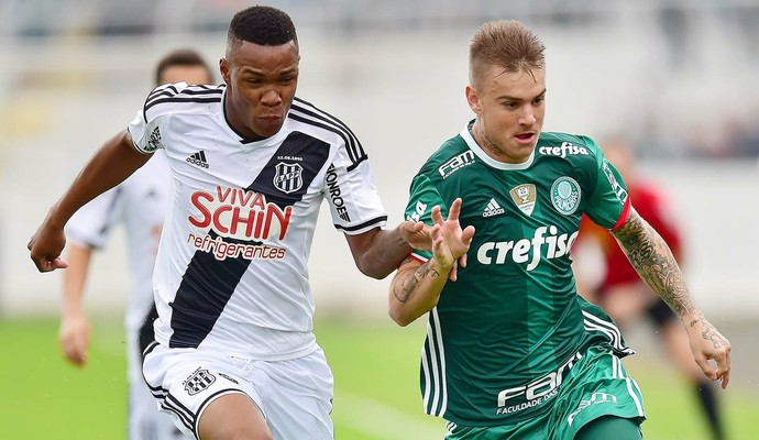 Ponte Preta x Palmeiras Matheus Jesus Roger Guedes (Foto: Marcos Ribolli)