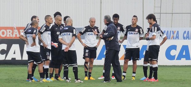 Tite treino Corinthians (Foto: Rodrigo Faber)