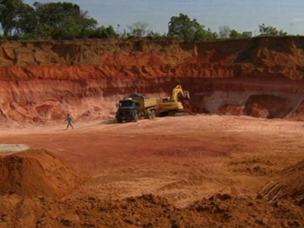 menino de 12 anos brincava quando foi soterrado. (Foto: Reprodução/TV Liberal) menino de 12 anos brincava quando foi soterrado. (Foto: Reprodução/TV Liberal)