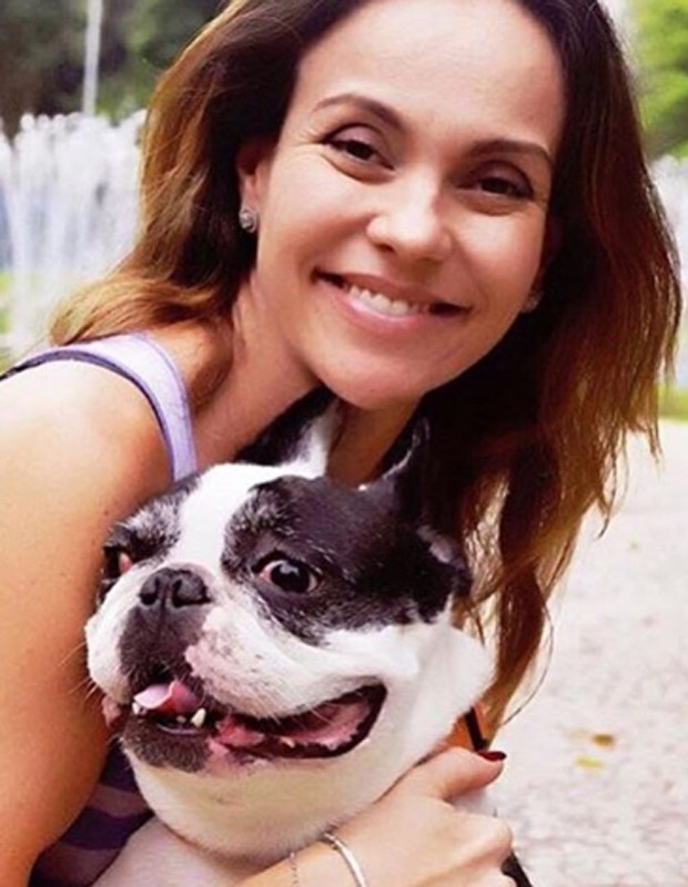 Flávia Monteiro e Buda (Foto: Reprodução/Instagram) Flávia Monteiro e Buda (Foto: Reprodução/Instagram)