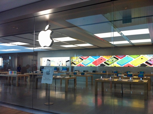 Primeira Apple Store brasileira fica em um shopping na Barra da Tijuca, Zona Oeste do Rio (Foto: Lívia Torres/G1)