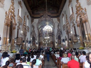 Missa na igreja de Nosso Senhor do Bonfim (Foto: Ruan Melo/ G1)