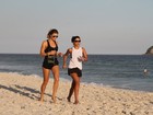 Anna Lima e Grazi Massafera correm na praia da Barra da Tijuca