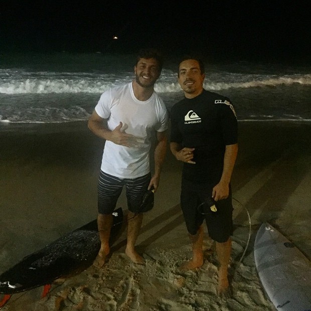 Klebber Toledo e Di Ferrero na praia de Ipanema, Zona Sul do Rio (Foto: Instagram/ Reprodução)