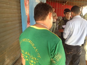 Proprietário do restaurante disse que bandido chgeou a pedir duas quentinhas (Foto: Ellyo Teixeira/G1)