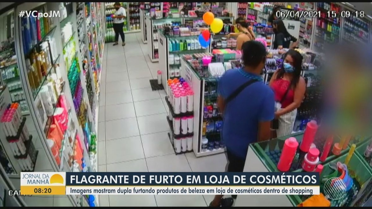 V Deo Casal Flagrado Furtando Loja De Cosm Ticos Em Shopping De