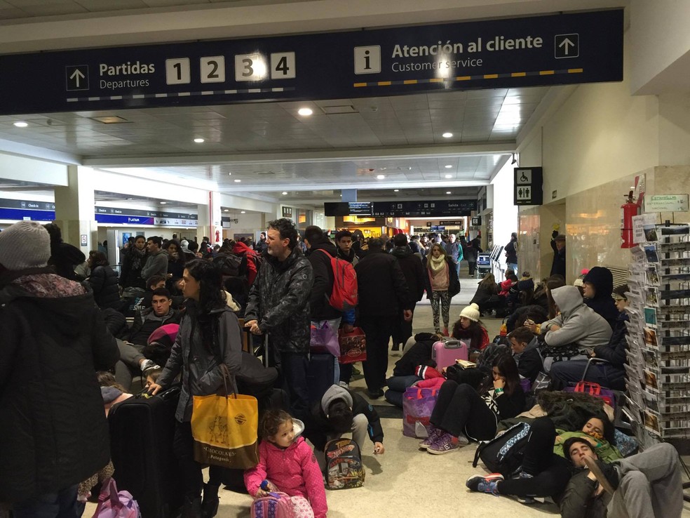 Turistas fazem fila no aeroporto de Bariloche  (Foto: Arquivo Pessoal/Liduina Rocha)