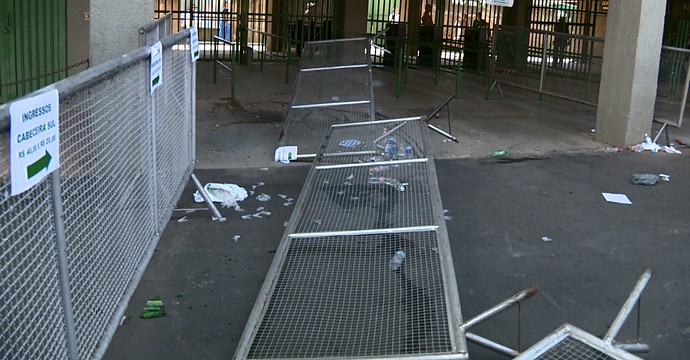 Protesto torcida Guarani (Foto: Carlos Velardi/ EPTV)