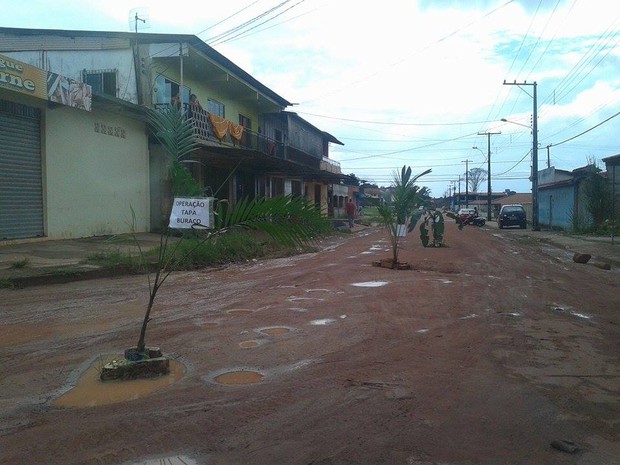 &quot;Tapa Buraco&quot;: protesto ironiza operação da prefeitura de revitalização de ruas Barcarena (Foto: Arquivo pessoal)