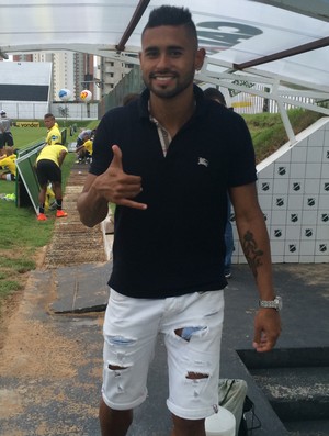 Após sondagem do Santos, atacante fecha com Rubro-Negro, clube onde foi revelado