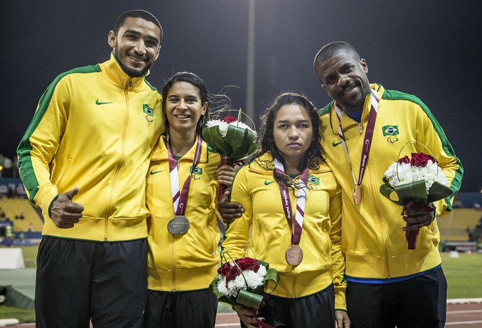 Pódio dos 100m T11 do Mundial de Doha teve dobradinha do Brasil: prata para Jerusa e bronze para Jhulia (Foto: Daniel Zappe/MPIX/CPB)
