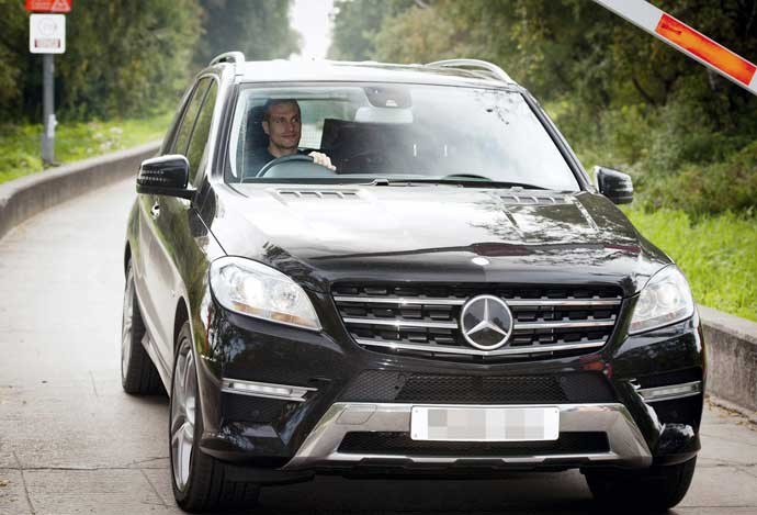 Nemanja Vidic, Black Mercedes  manchester united (Foto: Splash News)