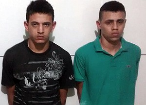 Thiago de Almeida Araújo (camisa preta) e Guilherme Mendes da Penha, suspeitos de assassinar jovem (Foto: Divulgação/PM-TO)