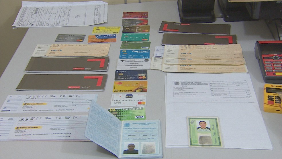 Estelionatário foi preso com cheques e cartões de crédito (Foto: Reprodução/Rede Amazônica)