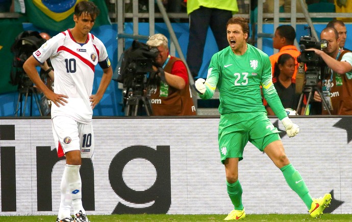 Tim Krul defesa pênalti Holanda x Costa Rica (Foto: Reuters)