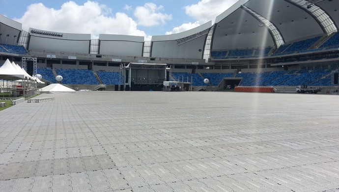Gramado da Arena das Dunas coberto com o Easy Floor (Foto: Divulgação)