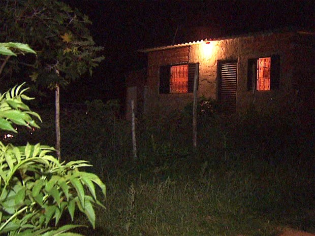 Carro e materiais explosivos estavam em um casa no bairro São Tiago em Hortolândia (Foto: Reprodução/ EPTV)