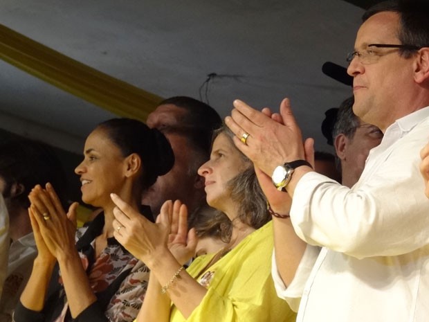 Viúva de Campos, Renata acompanhou ato de Marina Silva e Beto Albuquerque, mas não discursou nem falou com a imprensa (Foto: Luna Markman/G1)