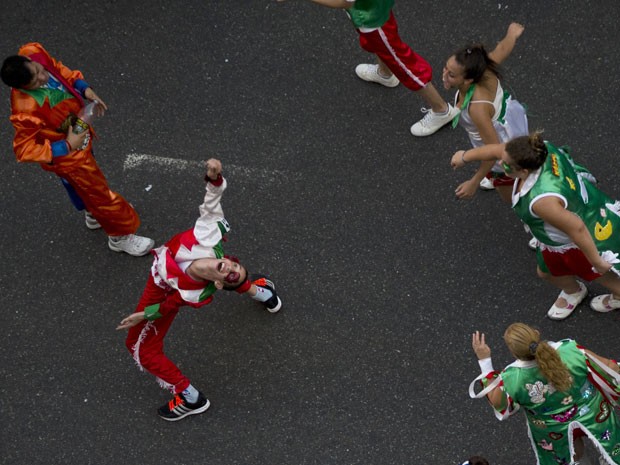 Murgas do carnaval argentino em Buenos Aires (Foto: Natacha Pisarenko/AP Photo)