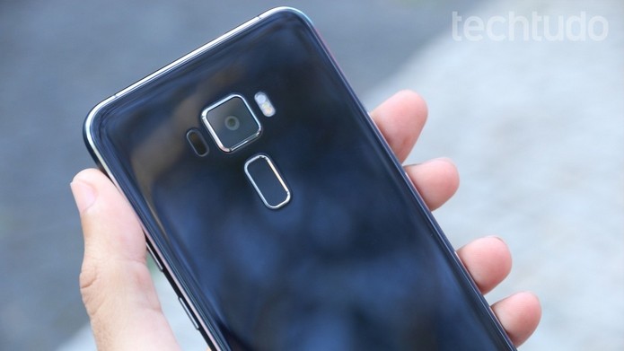 Zenfone 3: câmera de 16 MP com abertura de f/2.0 (Foto: Ana Marques/TechTudo)