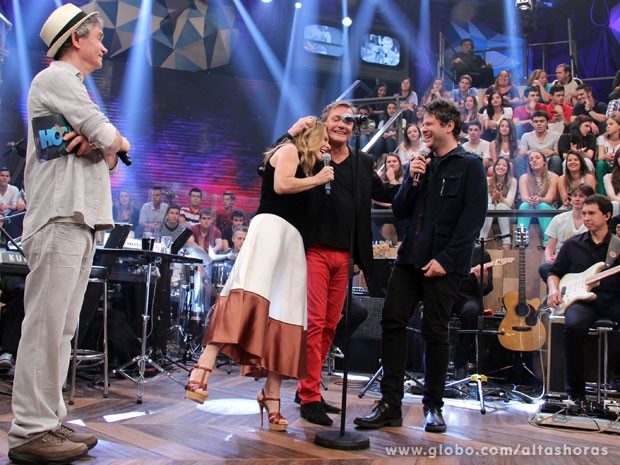 Fábio Jr. canta com Selton Mello, Maitê Proença e Serginho Groisman (Foto: TV Globo/Altas Horas)