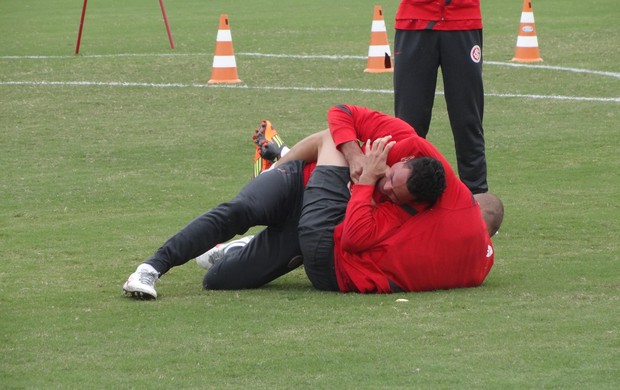 Treino descontraído no Beira-Rio (Foto: Tomás Hammes / GLOBOESPORTE.COM)