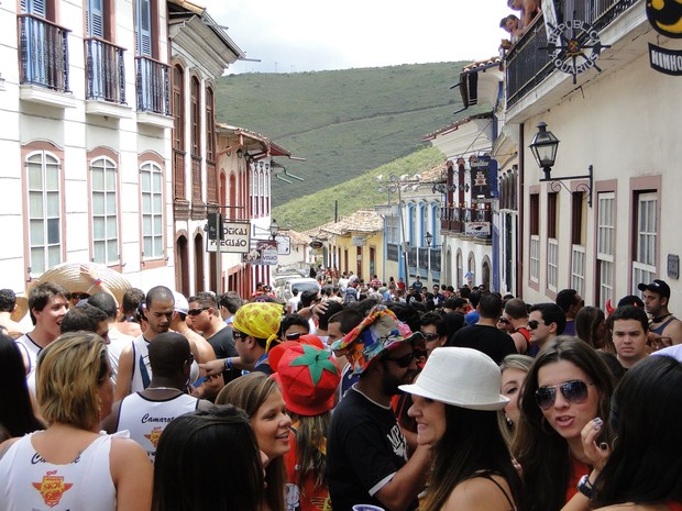 Ladeiras de Ouro Preto são tomadas por turistas de todo o Brasil (Foto: Raquel Freitas/G1)