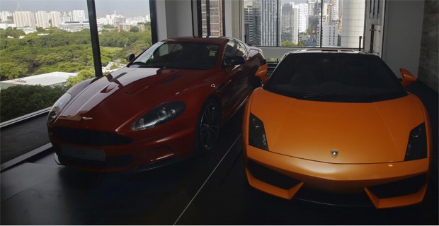 Aston Martin DBS e Lamborghini Gallardo  (Foto: Tim Chong/REUTERS)